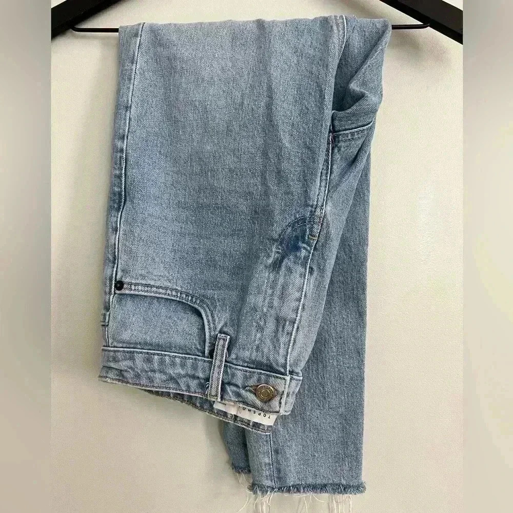 Straight Leg Jeans size 25 like new. - Picture 2 of 6